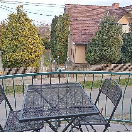 Borostyán Apartamento *